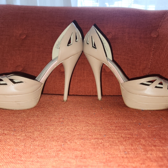 4in Beige High Heels By Shoe Dazzle - Picture 2 of 14